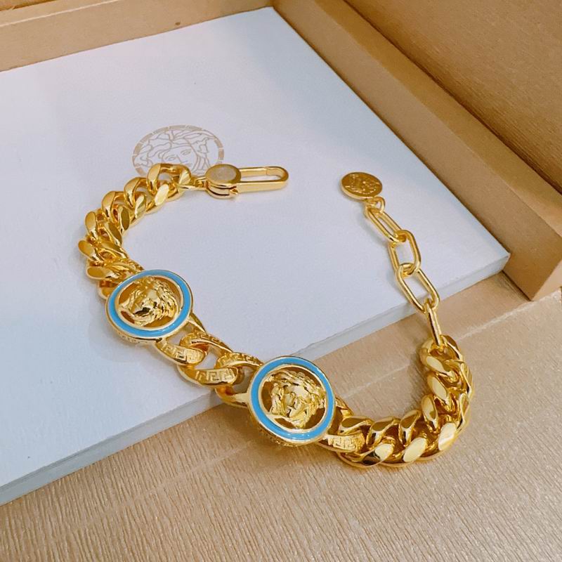 Versace bracelet lyx323